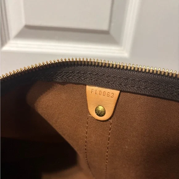 Louis Vuitton Monogram Keepall Bandouliere 50 Crossbody - Picture 8 of 15